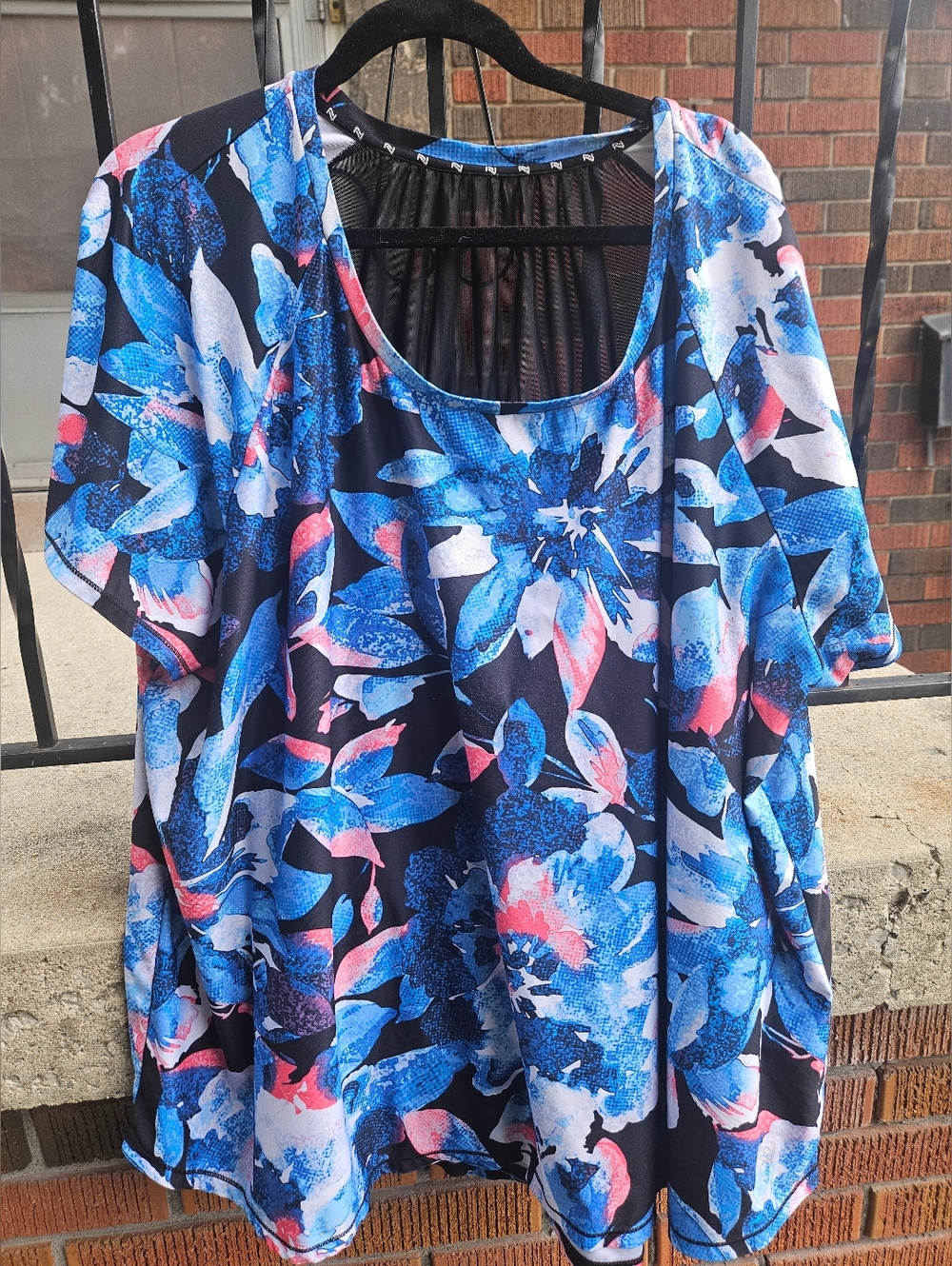 Women’s Floral Scoop Neck Active Top